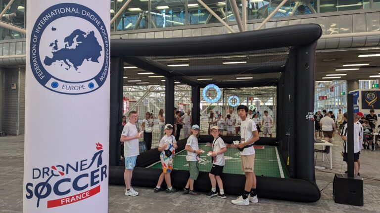 Lumbres et Loos : deux collèges des Hauts-de-France s’envolent vers l’Europe avec le Drone Soccer